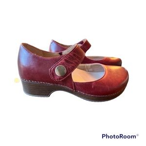 Dansko Womens Beatrice Mary janes, size 38
Red waxy burnished